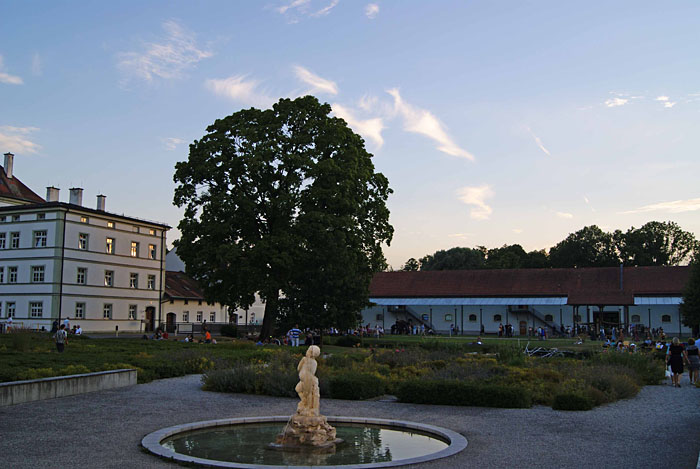 Abendlicher Klostergarten